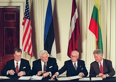 Tiek parakstīta Partnerības harta starp ASV, Latviju, Igauniju un Lietuvu